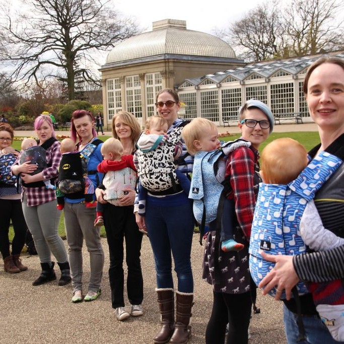 Benefits of babywearing mum with shalwar kameez, Mamaruga, ring sling, Sheffield