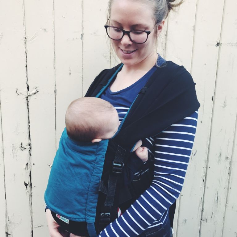 baby carrier that allows breastfeeding