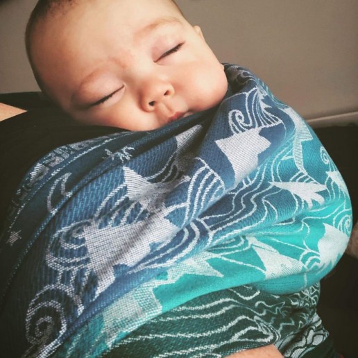 babywearing holds me together